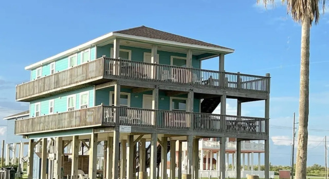 Abby Sands Castle 2 Bedroom Home by RedAwning