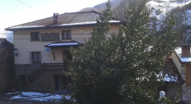 Hostal Puente Deva, Book Hostel / Vandrerhjem Hoteller i Liébana med morgenmad, Morgenmad