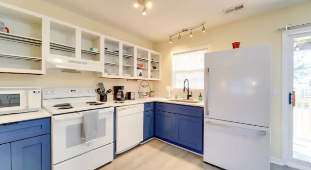 Апартаменты Walk to Atlantic Beach: Townhome w/ Patio!