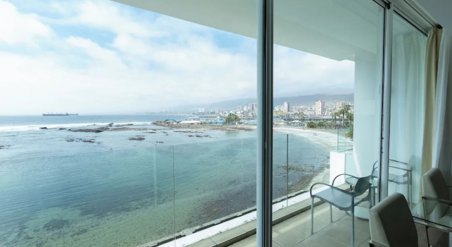 Четырёхместный люкс с балконом и с видом на море Terrado Suites Antofagasta