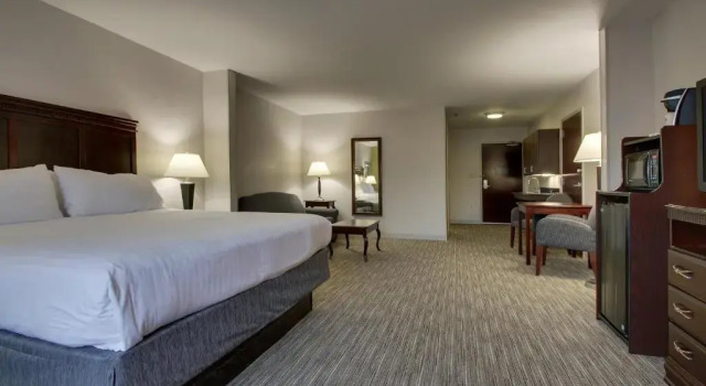 Люкс Holiday Inn Express Hotel & Suites Middleboro Raynham by IHG