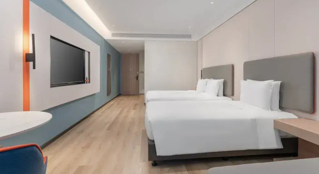 Трёхместный номер Standard Holiday Inn Express Yangzhou Grand Canal Theatre