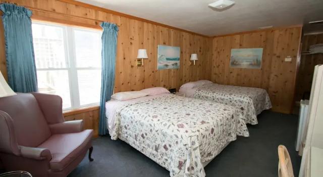 Четырёхместный номер Standard с балконом Outer Banks Motel