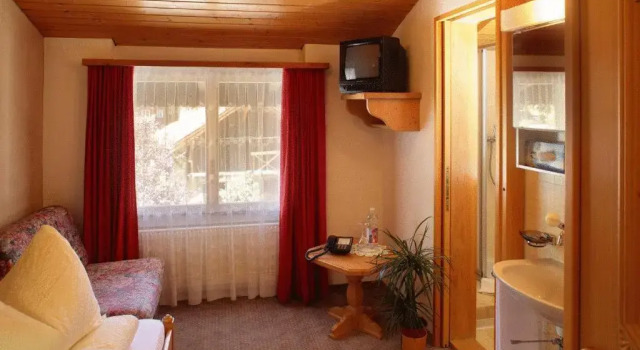 Четырёхместный номер Standard Hotel Schützen Lauterbrunnen