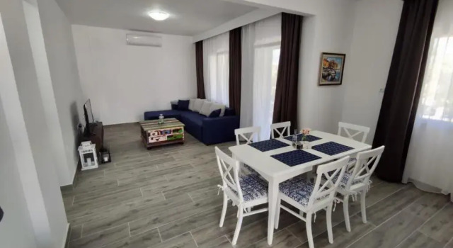 Blue Charm House - Apartment 2, Book Apartment  
