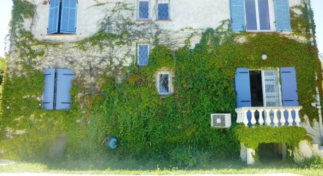 Rental F4 in villa with pool in Juan les Pins, Забронировать Вилла Коттеджи Антиб, рядом с Antibes Archaeology Museum, Коттедж