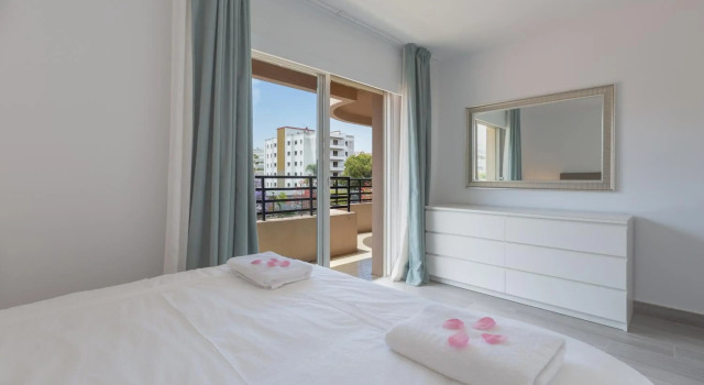 Marbella House, Забронировать Отель Отели Марбелья с бассейном, рядом с Автобусный вокзал Марбельи, Бассейн