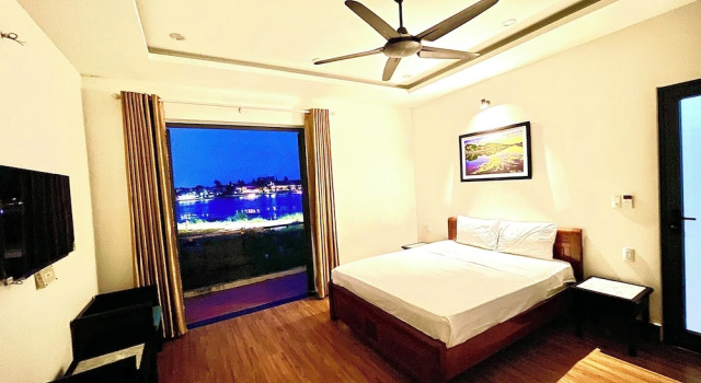 Двухместный номер Standard с балконом и с видом на реку Thuong Da Riverside Homestay