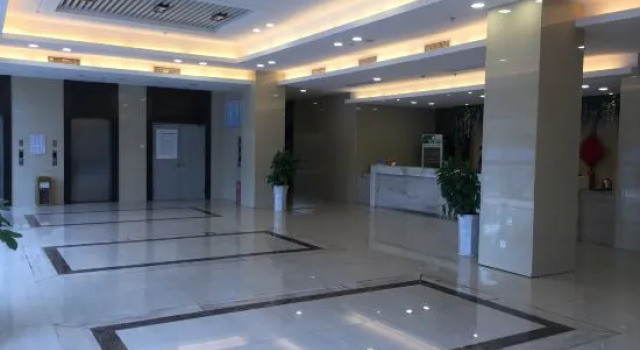 Hubei Supply and Marketing Minsheng Hotel, Rezerwuj Hotel Hotele w Jingmen z parkingiem, Parking