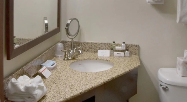 Люкс Crowne Plaza Cleveland Airport by IHG