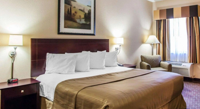 Двухместный номер Standard Quality Inn & Suites Peoria North