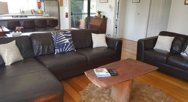 Коттедж The Indooroopilly Queenslander - 4 Bedroom Family Home - Private Pool - Wifi - Netflix