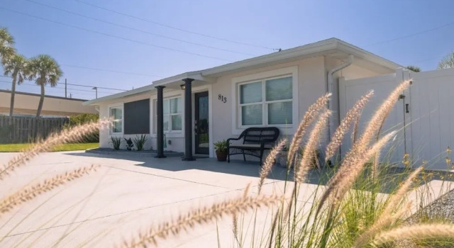 Коттедж 813 E 6th Ave 3 Bedroom Home by RedAwning