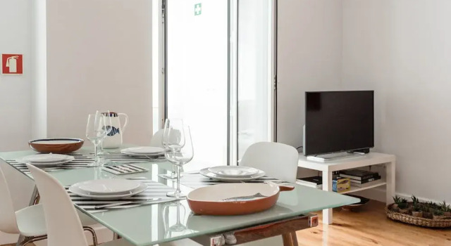 Penha1 · Lisbon's Charming and Bright Apartment