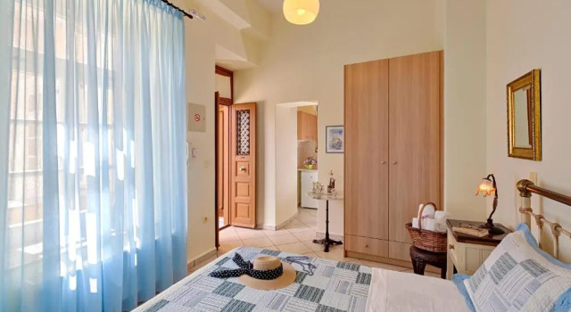 Студия Antouanetta Apartments