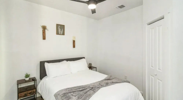 Stylish 4BR Home Family-friendly Near Downtown, Rezerwuj Dom wakacyjny Domki letniskowe w Bexar County, Domek