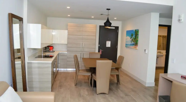 Двухместный номер Standard с балконом и с частичным видом на океан CH Luxury Condos & Studios On The Beach