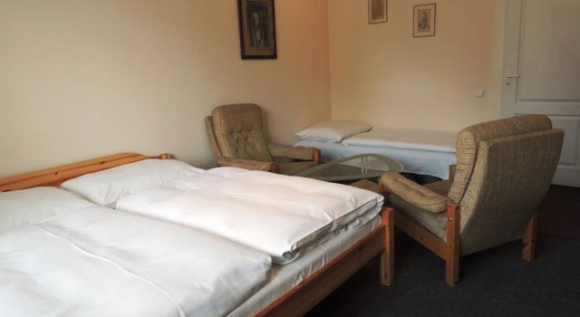 Penzion Pohoda Beroun, Rezerwuj Hotel Hotele w Central Bohemia z parkingiem, Parking