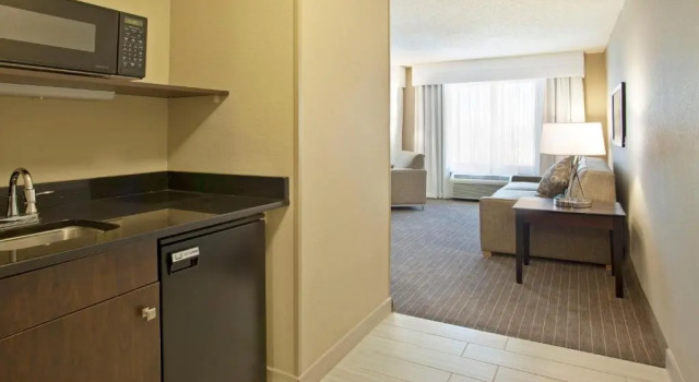 Люкс c 1 комнатой Holiday Inn Express Hotel & Suites Minneapolis - Minnetonka by IHG
