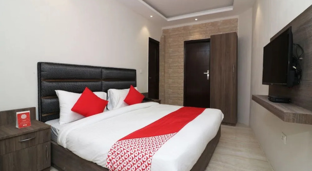 Super Townhouse Rohini Sector 23, Забронировать Отель Отели Нью-Дели с завтраком, Завтраки