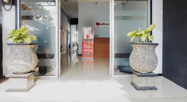 RedDoorz near Velodrome Malang 2
