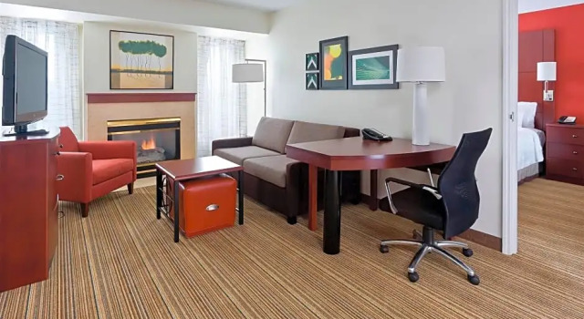 Четырёхместный люкс с 2 комнатами Residence Inn Canton