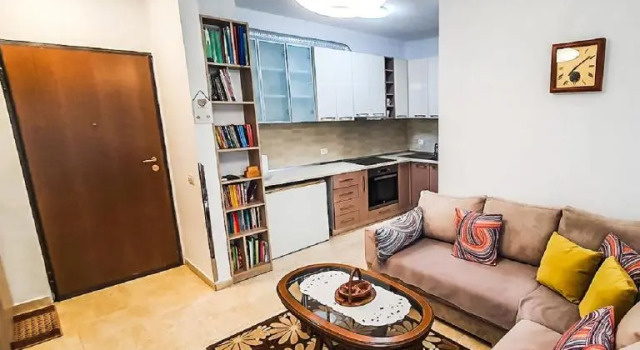Cozy 1 Bedroom apartment near parks, cafes & restaurants