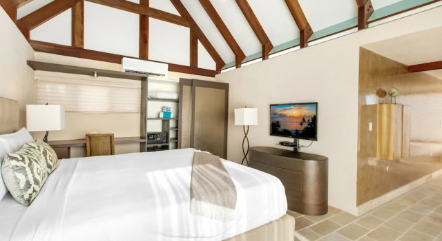 6 BR Villa On Crocus Bay With Pool Concierge