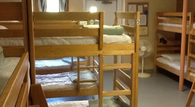 Кровать в общем номере HI - Truro Hostel