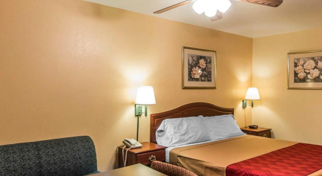 Номер Standard Econo Lodge Bartlesville Hwy 75