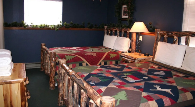 Timber Creek Chalets: 7, Забронировать Шале Отели Эстес-Парк с парковкой, Парковка