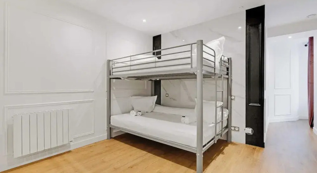 Comfortable Studio - 1br/4p - Republique, Забронировать Отель Париж Иль-де-Франс, рядом с Станция метро Rambuteau