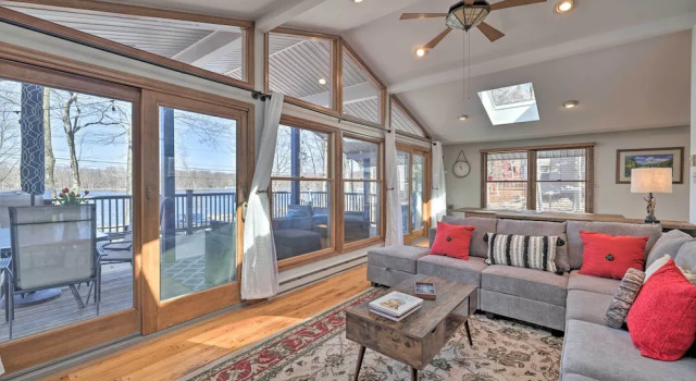 Коттедж Locust Lake Village Cabin w/ Deck & Lake View!