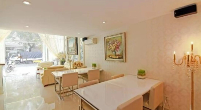 Brightness Hotel, Забронировать Отель Район 7 Хошимин, рядом с Crescent Mall