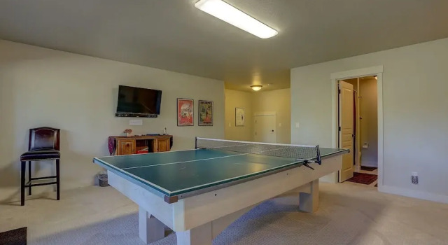 Quinn Creek 4 Bedroom Home by RedAwning
