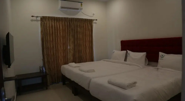 HOTEL TAWFEEQ PALACE, Забронировать Отель Отели Танджавур с парковкой, Парковка