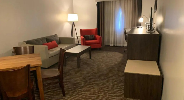 Четырёхместный люкс c 1 комнатой Country Inn & Suites by Radisson, Rochester-Pittsford-Brighton, NY