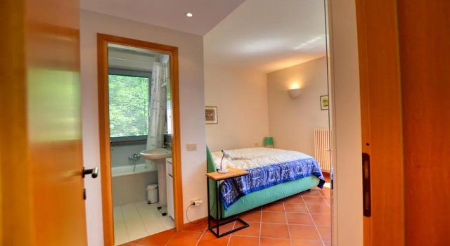 2-Bedroom Lakeview Apartment Bella Gaeta, Buchen Sie Ferienwohnung Hotels in San Siro mit Pool, Schwimmbad