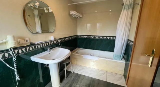 Трёхместный номер Standard Hostal Tarrés