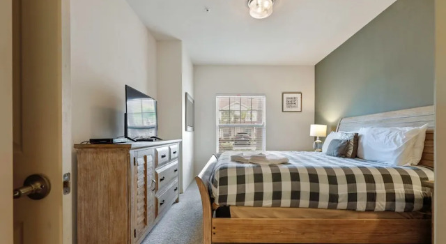 Коттедж Family Spacious 3BR Townhouse With Pool Access