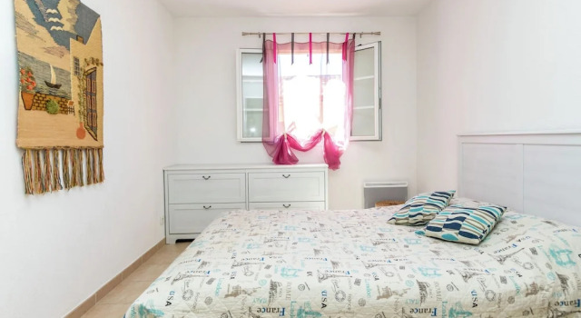 Charming Apartment in Mallemort with Swimming Pool