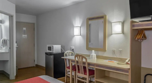 Четырёхместный номер Deluxe Motel 6-Redmond, OR