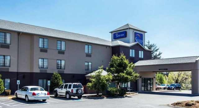 Кровать в общем номере Clarion Pointe Sevierville-Pigeon Forge