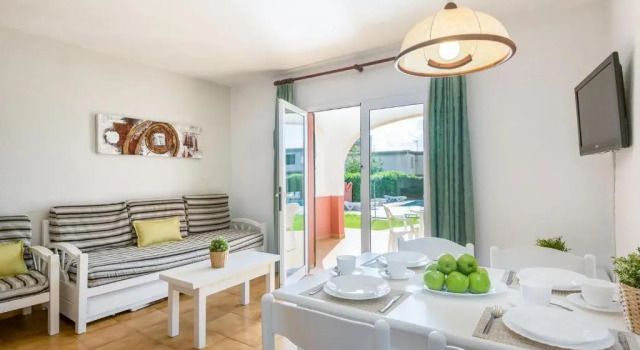 Apartment 30 meters from the beach, Rezerwuj Apartament Hotele w Minorka z parkingiem, Parking