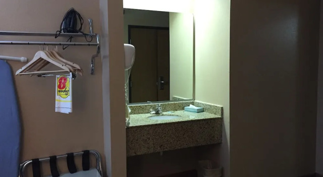 Двухместный номер Standard Super 8 by Wyndham Chicago OHare Airport