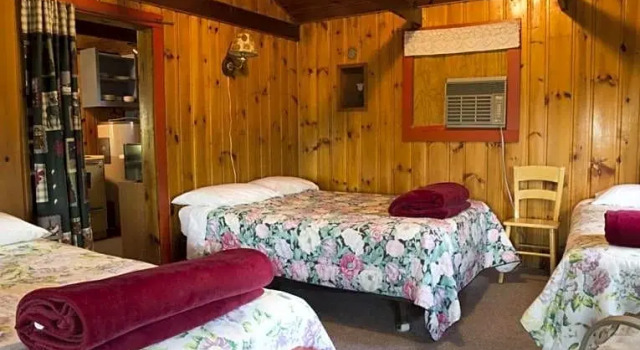 Апартаменты с видом на озеро Riverside Point Resort