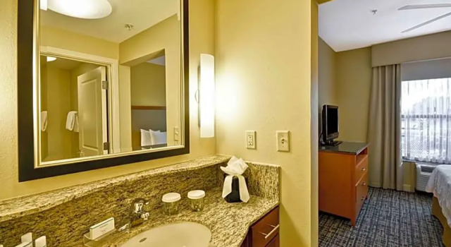 Четырёхместный люкс с 2 комнатами Homewood Suites Dallas-Frisco