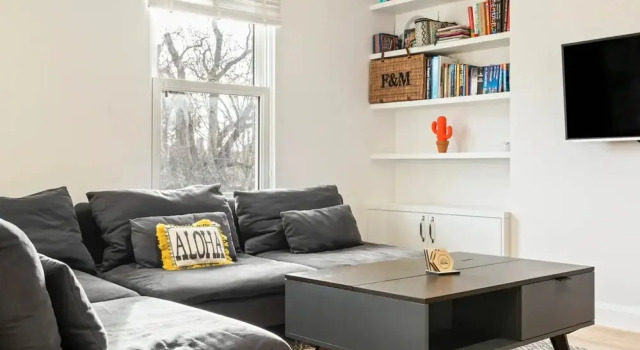 Modern And bright 1 Bedroom Apartment in Ealing, Varaa Huoneisto Asunnot kohteessa Merseyside, Huoneisto