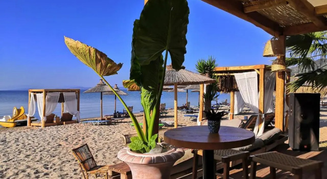 Апартаменты Pogonia, spacious apartment by the sea with private pool