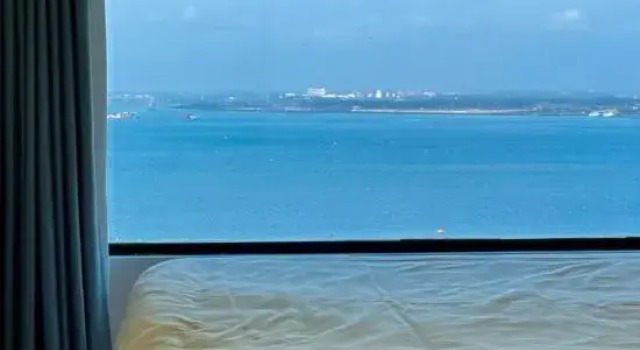 Трёхместный семейный люкс с балконом и с красивым видом из окна Baijue · Designer Sea View Light Residence (Zhanjiang Jinshawan Scenic Area Store)